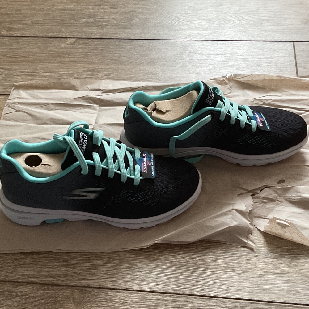 Skechers Girls Black and Teal Sneakers, Size 5